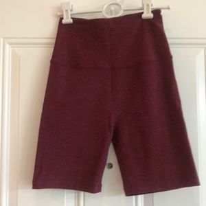 Beyond Yoga burgundy red space dye high waist bike shorts M